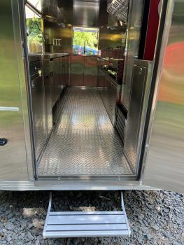 Unser AIR S450 ist garantiert auf jeder Veranstaltung ein Kundenmagnet. Edelstahlchassis sowie Edelstahleinrichtung lassen keine Wünsche offen. Finanzierung ohne Anzahlung möglich