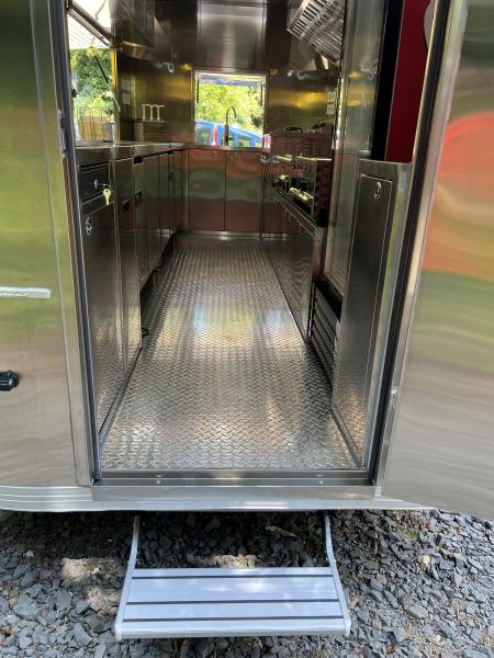 Unser AIR S450 ist garantiert auf jeder Veranstaltung ein Kundenmagnet. Edelstahlchassis sowie Edelstahleinrichtung lassen keine Wünsche offen. Finanzierung ohne Anzahlung möglich